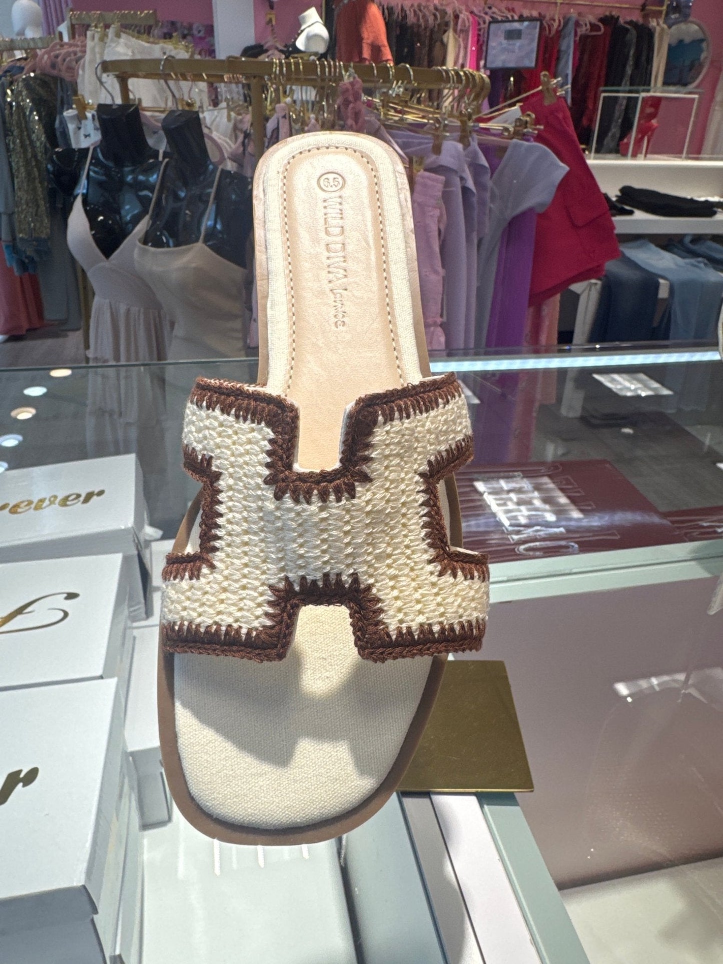 Sandalias sin cordones con tiras en H de tela Wild Diva Luxe